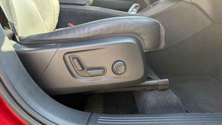 Volvo XC40 2.0 B4P Ultimate Dark 5dr Auto Petrol Estate